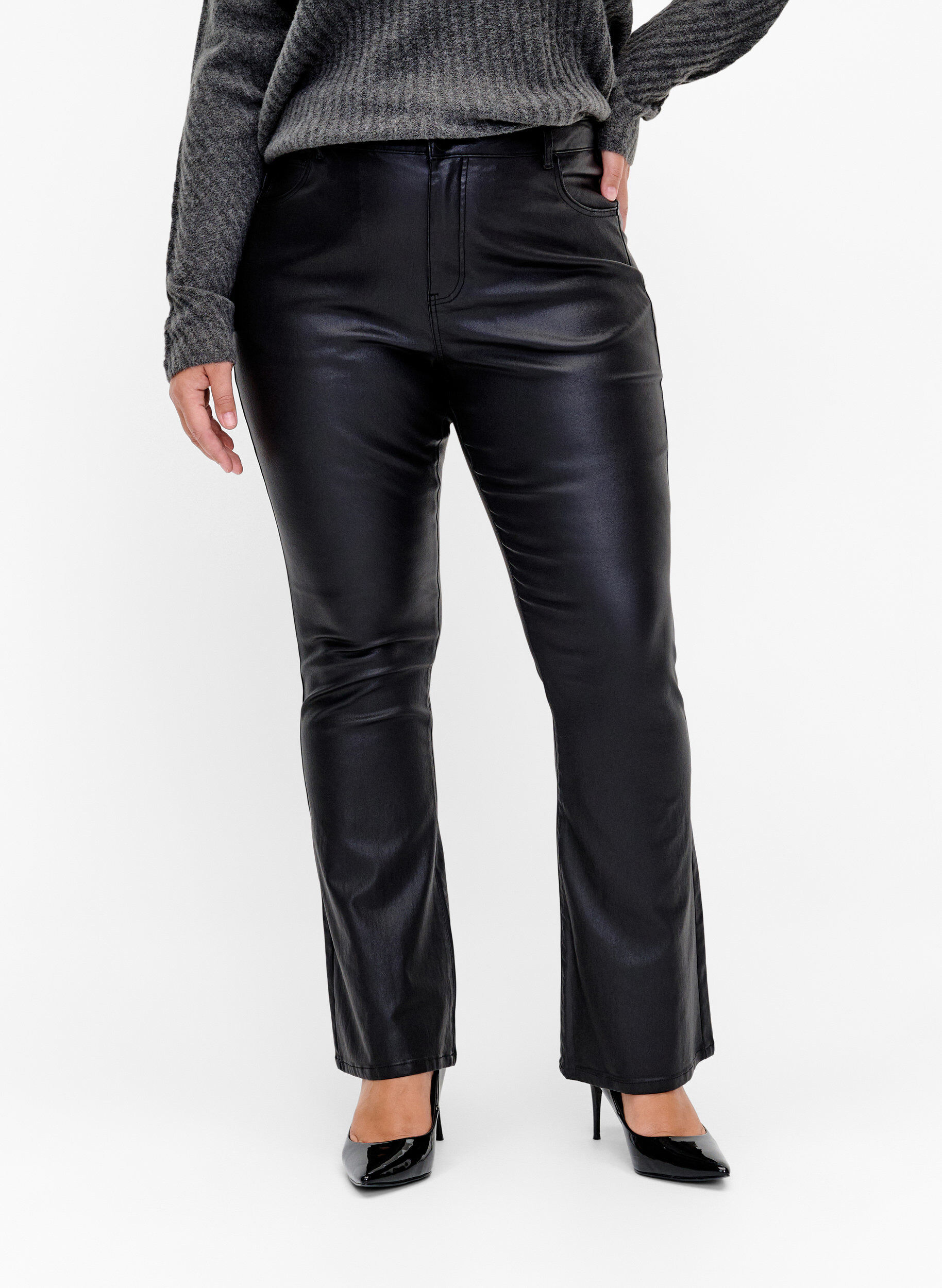 Zizzi Pinnoitetut Ellen bootcut -farkut, Black, Model image number 2
