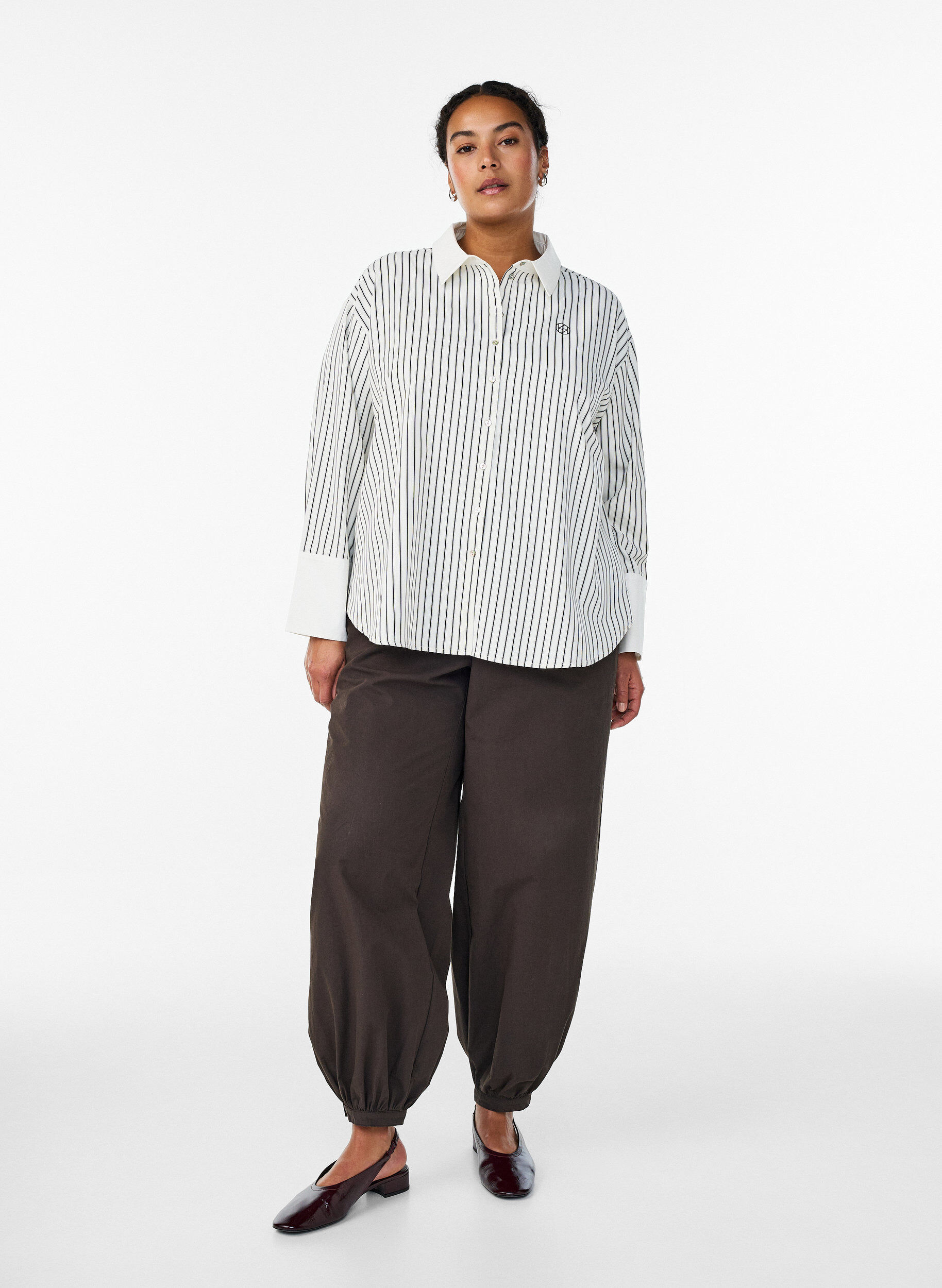 Zizzi Korkeavy&ouml;t&auml;r&ouml;iset puuvillaiset balloon-housut, Ruskea, Model image number 0