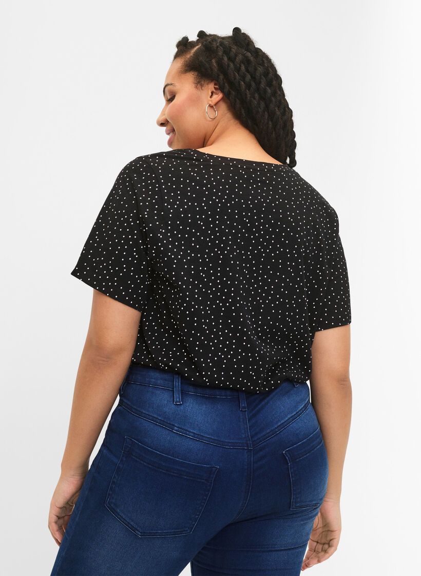 Orgaanisesta puuvillasta valmistettu pilkullinen t-paita	, Musta, Model image number 2