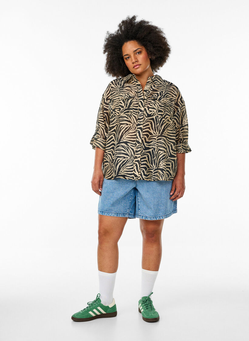 Löysä paita eläinkuvioinnilla ja rintataskuilla, Musta, Model image number 1