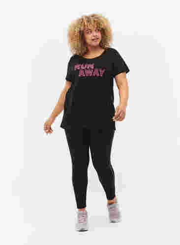 T-paita printillä treeniin , Black w. Run Away, Model image number 2