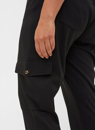 Väljät housut joustoreunuksella ja taskuilla, Black, Model image number 2