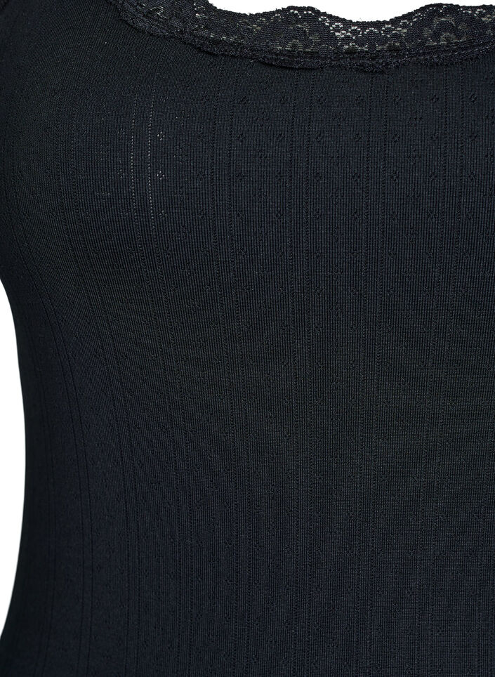 Toppi pitsireunuksella ja rei&rsquo;itetyll&auml; brodeerauksella, Musta, Packshot image number 2