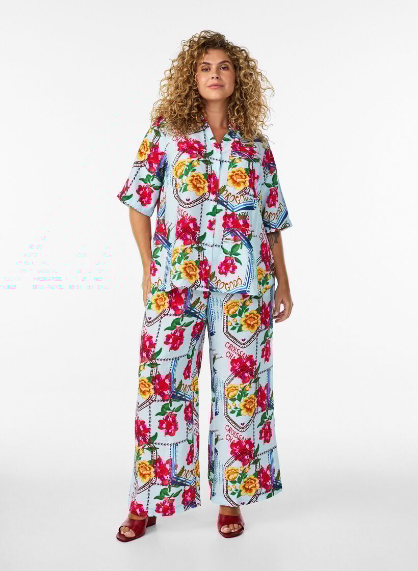 Puseropaita kyyn&auml;rpituisilla hihoilla ja v&auml;rikk&auml;&auml;ll&auml; printill&auml;, Sininen, Model