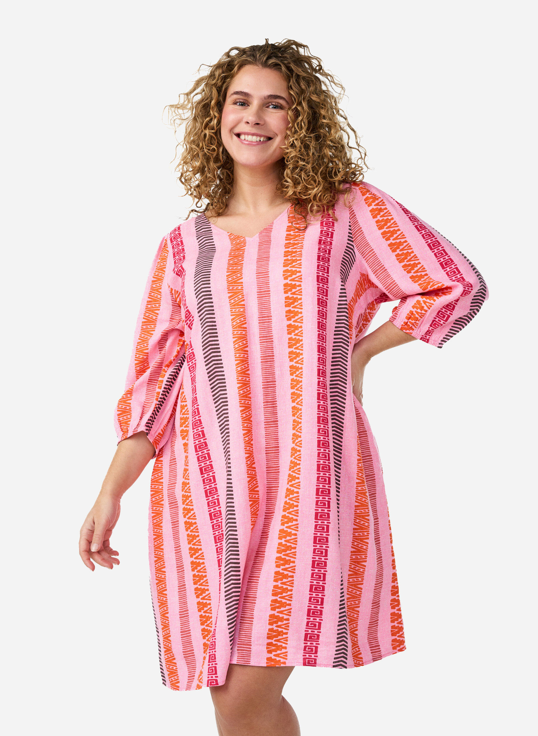 Lyhyt mekko pellavasta ja viskoosista, 3/4-hihoilla, Vaaleanpunainen, Model