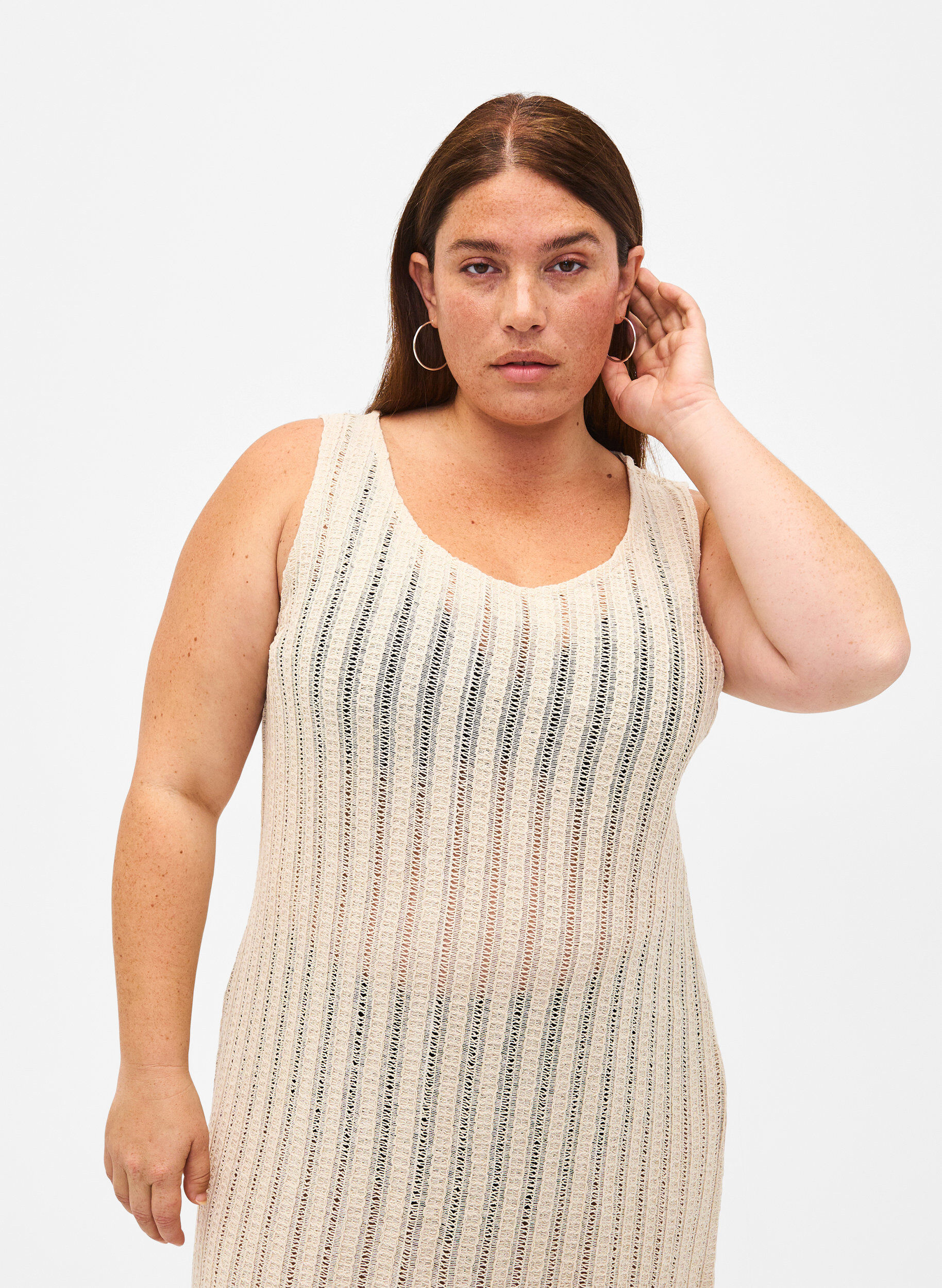 Zizzi Kevyt kudottu rantamekko halkioilla, Brazilian Sand, Model image number 2