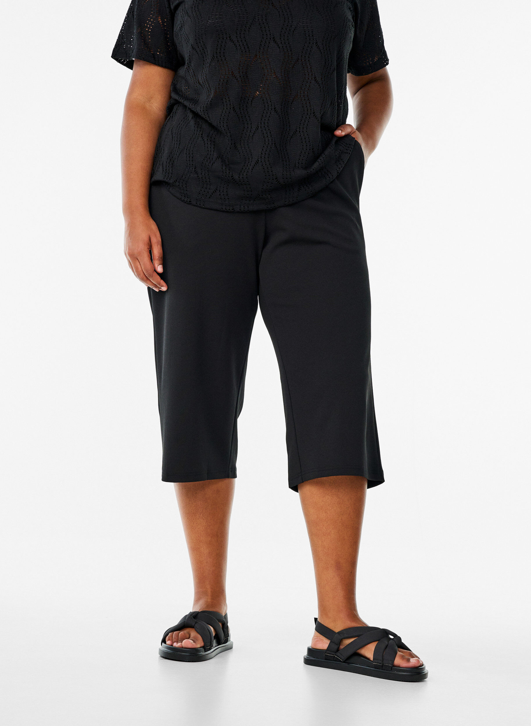 Zizzi Korkeavy&ouml;t&auml;r&ouml;iset polvihousut rennolla istuvuudella, Musta, Model image number 3