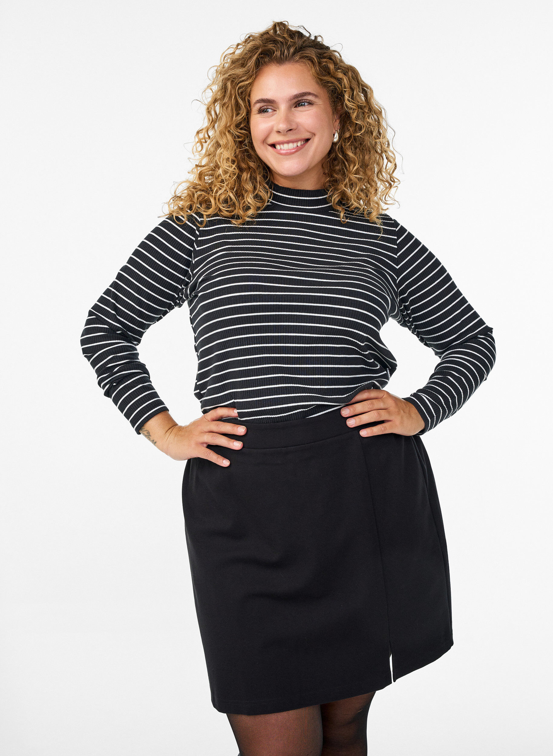 Zizzi Lyhyt jerseyhame halkiolla, Musta, Model image number 0