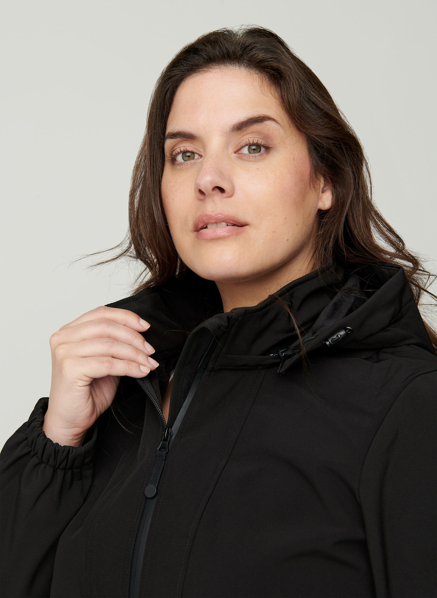 Zizzi Softshell-takki hupulla, Black solid, Model image number 4