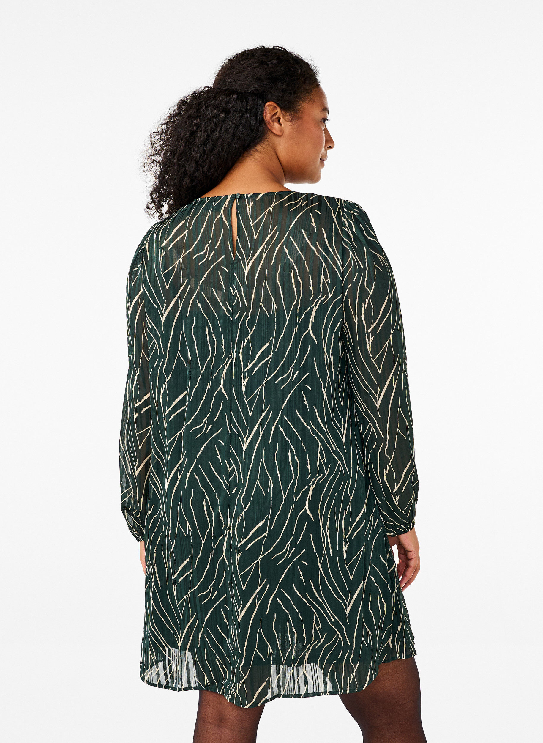 Zizzi Lyhyt mekko printill&auml; ja py&ouml;re&auml;ll&auml; kaula-aukolla, Scarab Safari AOP, Model image number 1