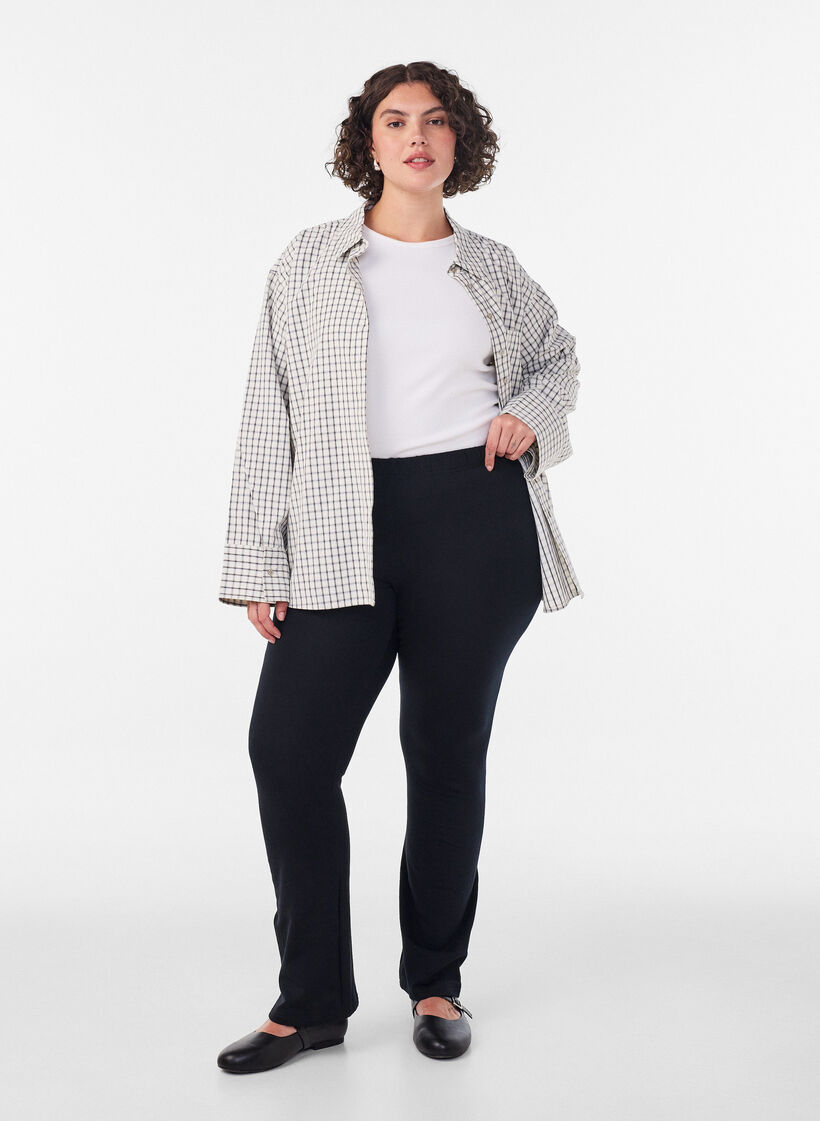 Leve&auml;lahkeiset jerseyhousut, Musta, Model image number 1