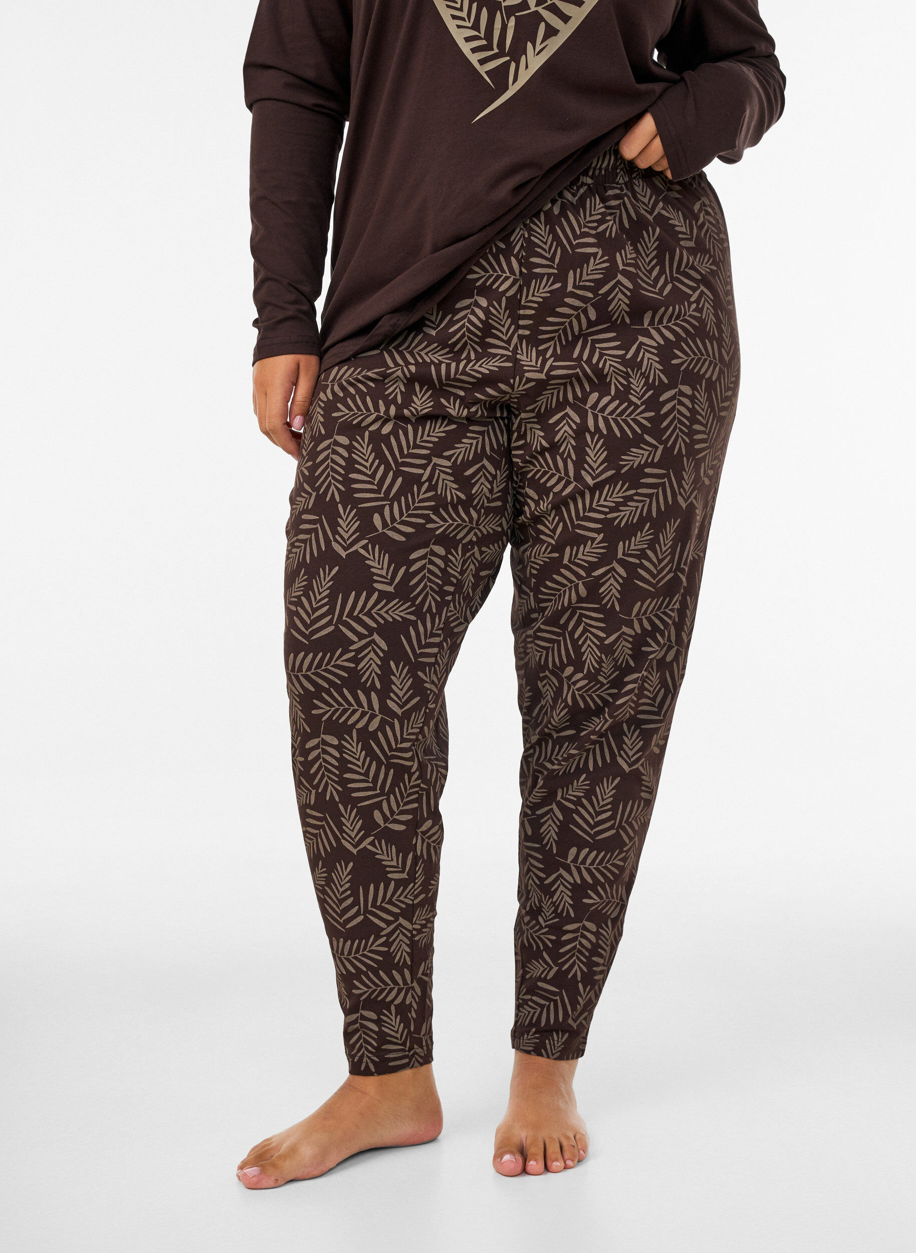 Puuvillaiset pyjamahousut printill&auml;, Ruskea, Model
