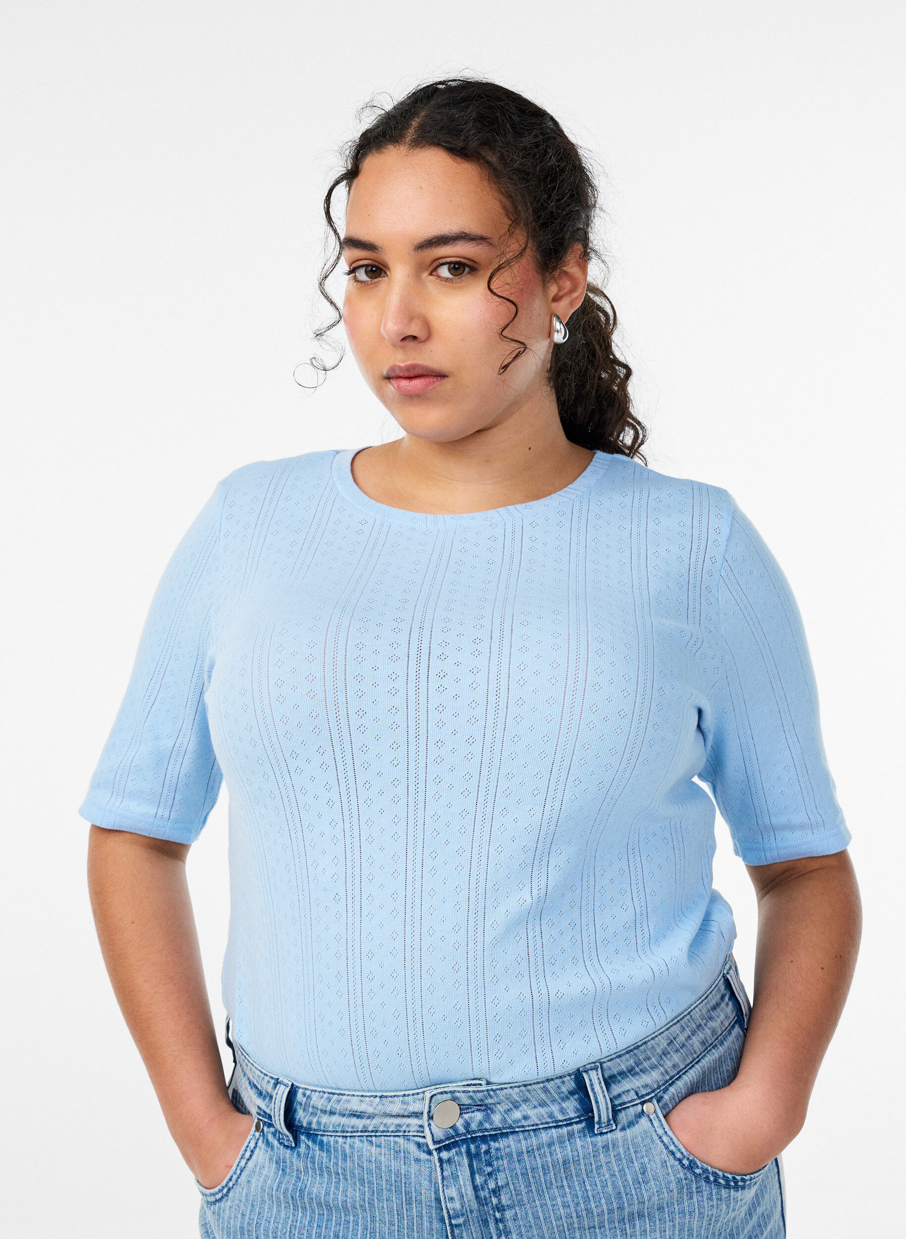 Zizzi Puuvillainen T-paita reik&auml;kirjonnalla, Sininen, Model image number 0