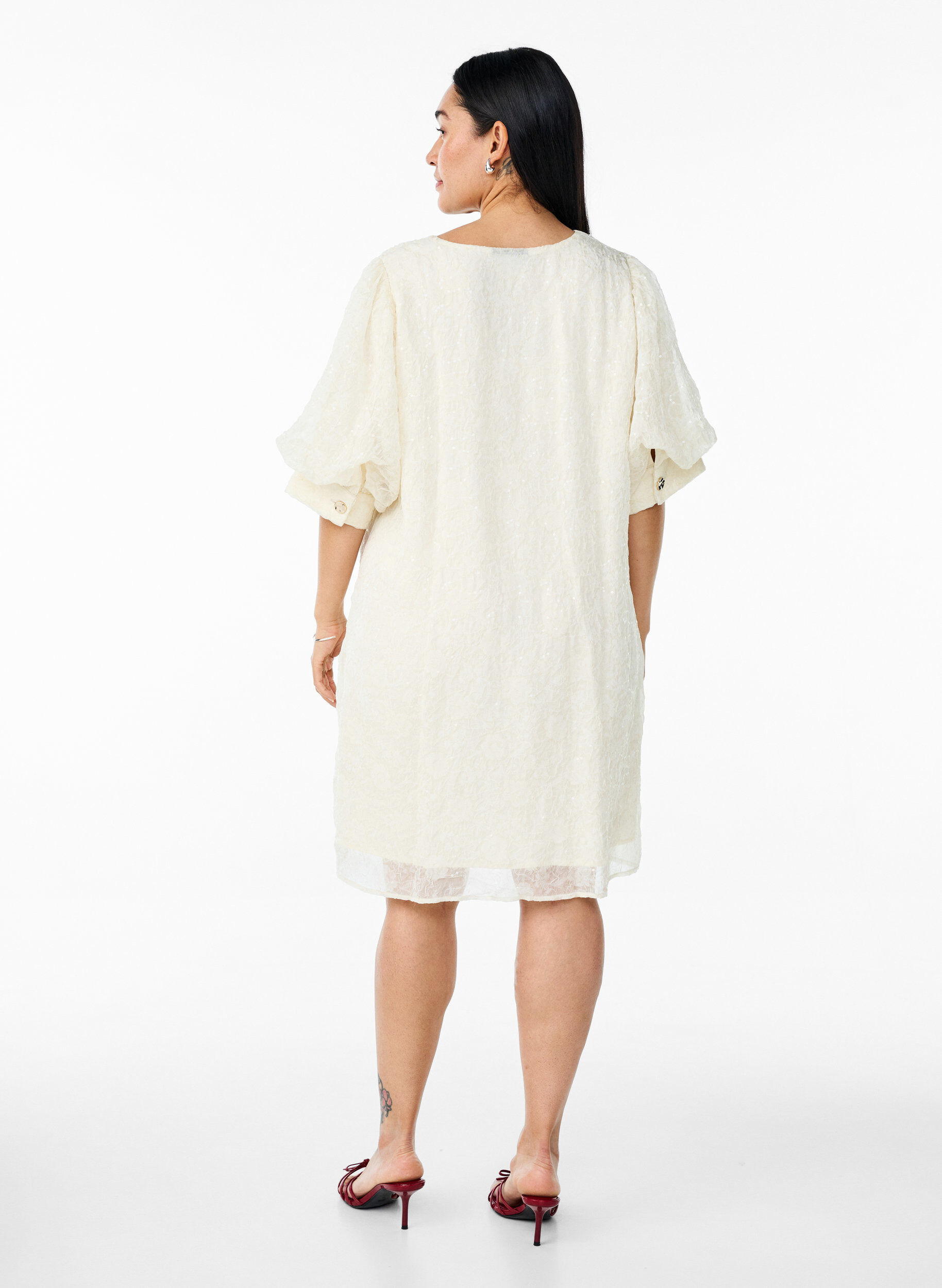 Zizzi Lyhyt juhlamekko paljeteilla, Vanilja, Model image number 2