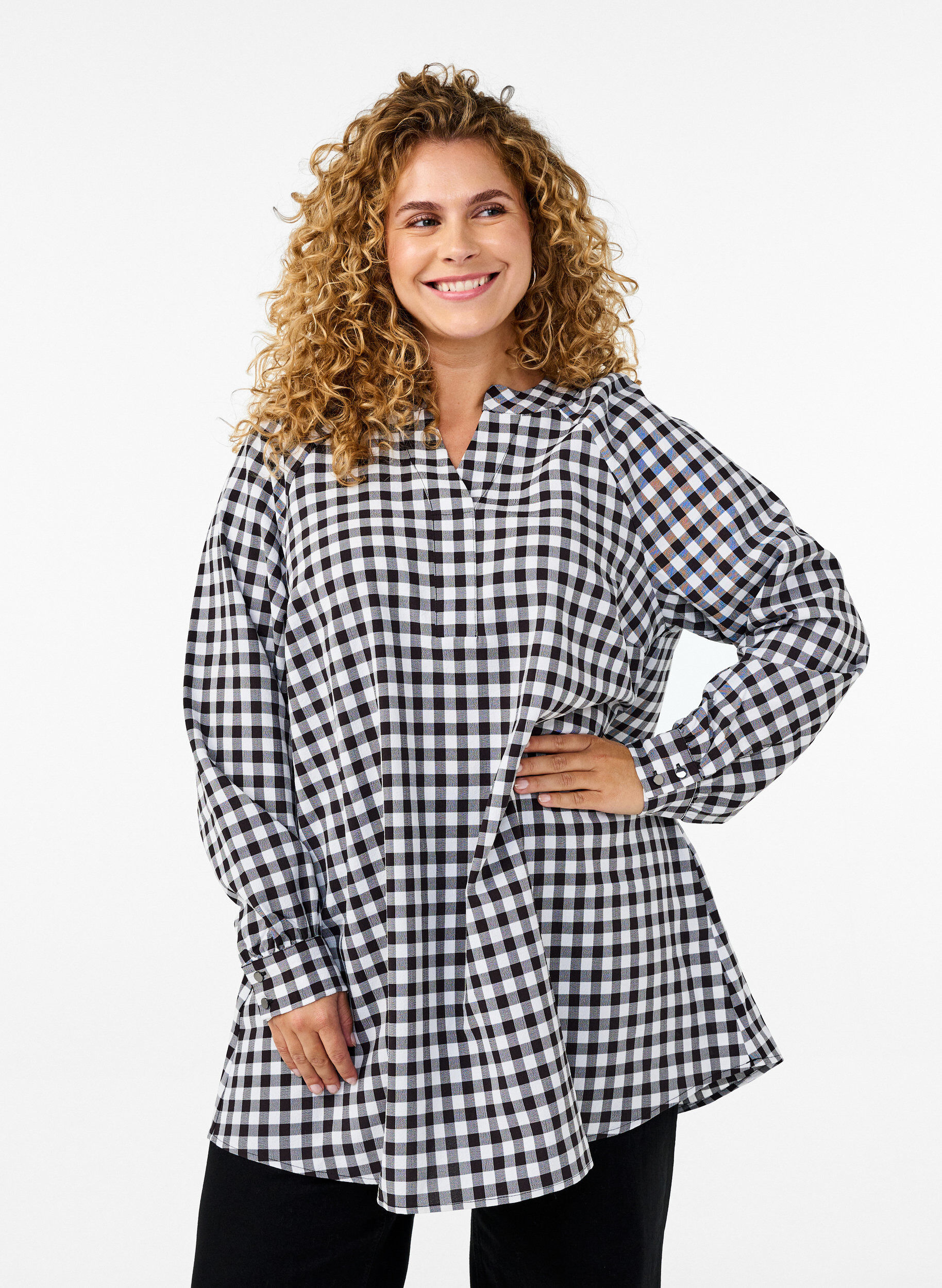 Ruudullinen tunika V-p&auml;&auml;ntiell&auml;, Black/W. Gingham, Model