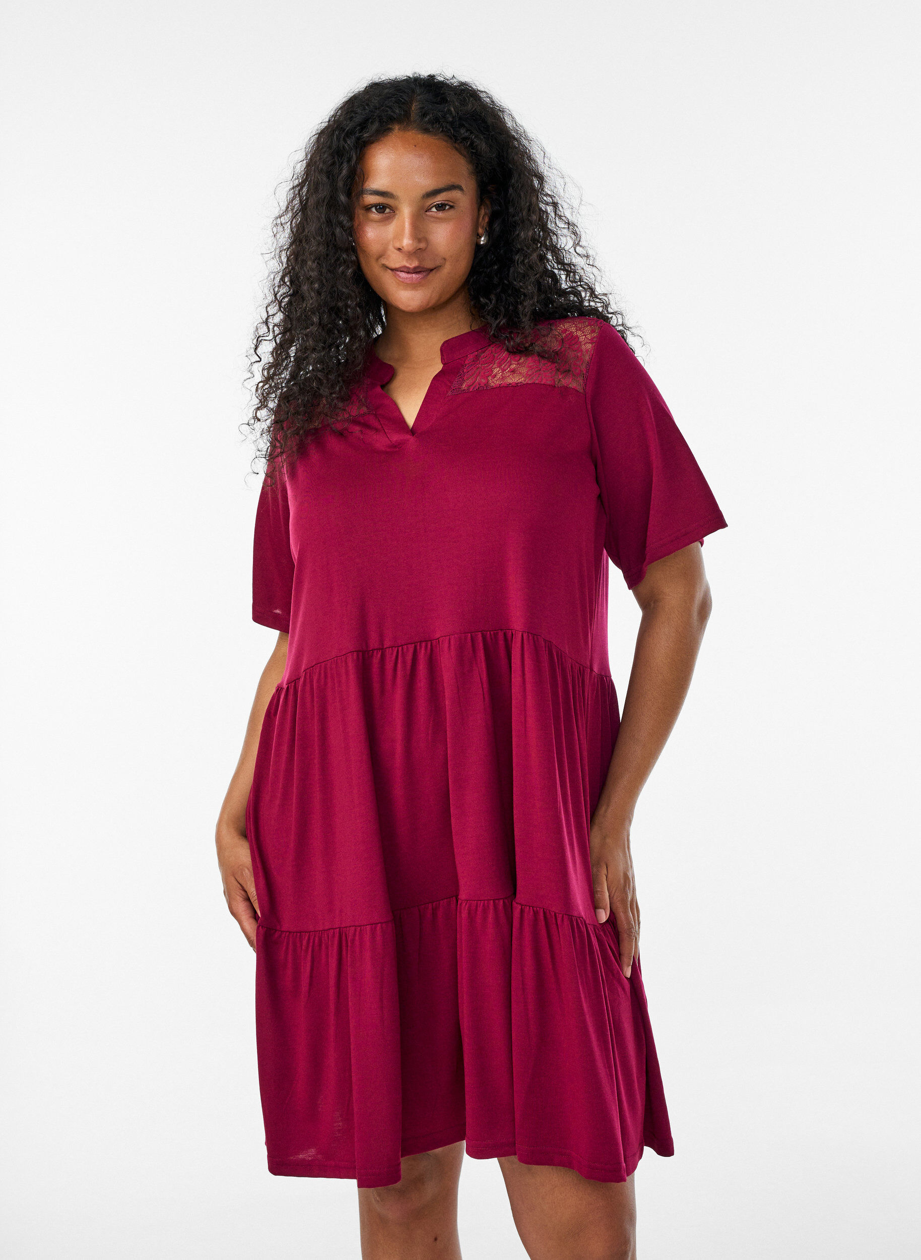 ZizziJerseymekko pitsiyksityiskohdilla ja kerrostetulla helmalla, Punainen, Model image number 0