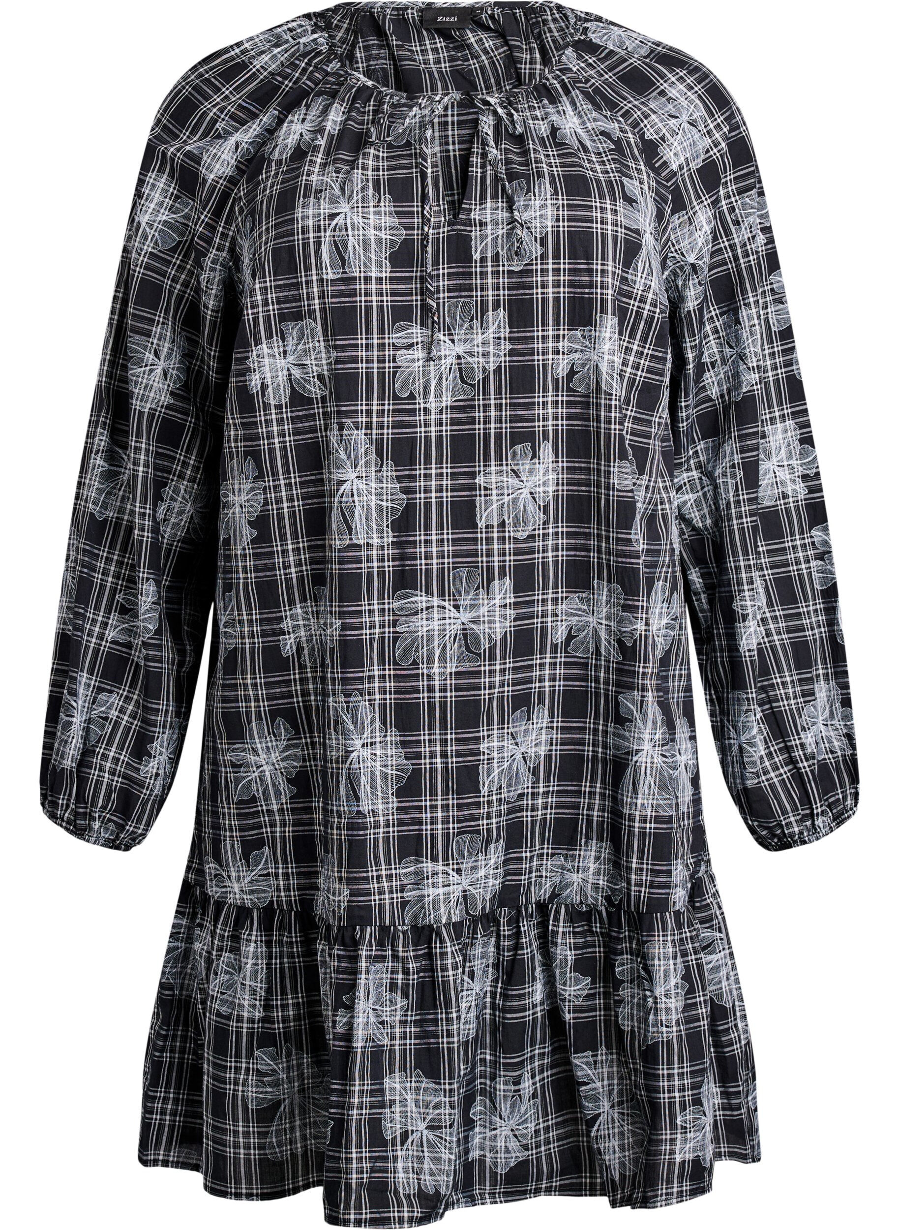 Lyhyt mekko ruutu- ja kukkakuosilla