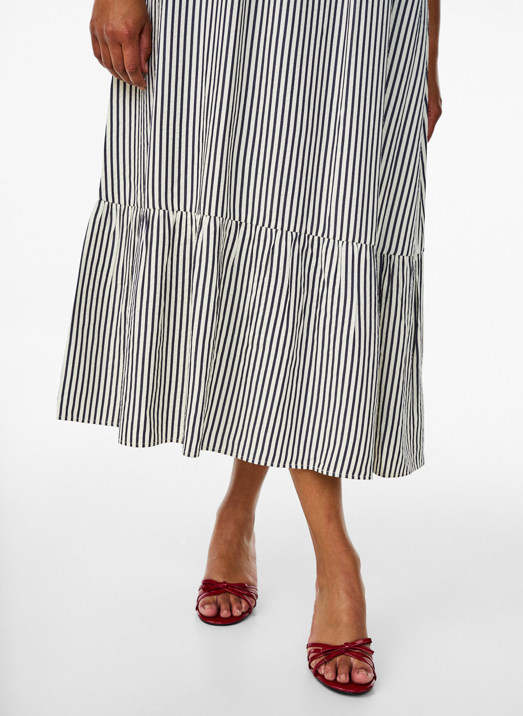 ZizziRaidallinen ja A-linjainen kes&auml;mekko, Musta, Model image number 2
