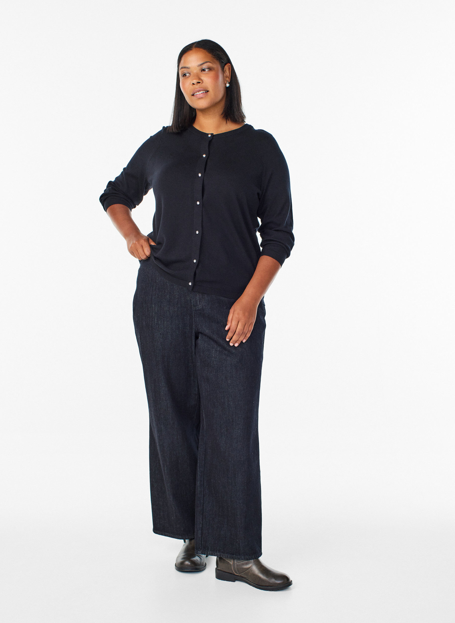 Zizzi Neuletakki py&ouml;reill&auml; napeilla, Musta, Model image number 1