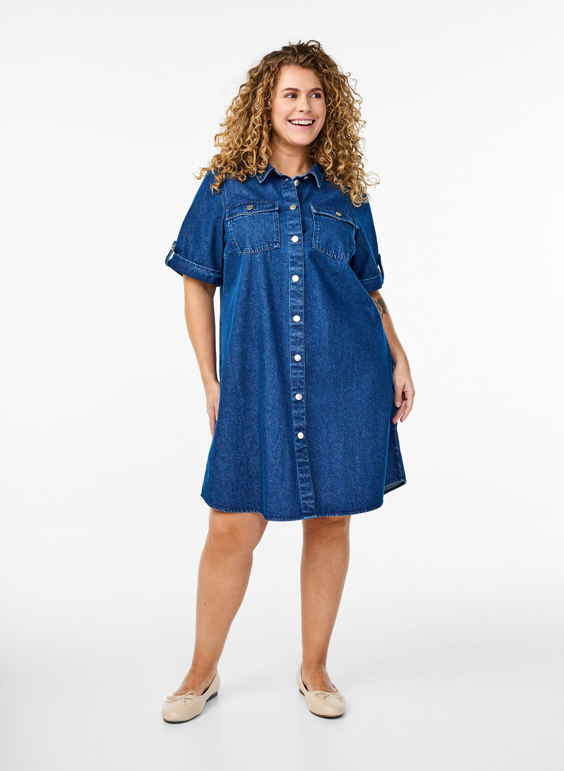 Zizzi Denimmekko lyhyill&auml; hihoilla ja napeilla, Sininen, Model image number 1
