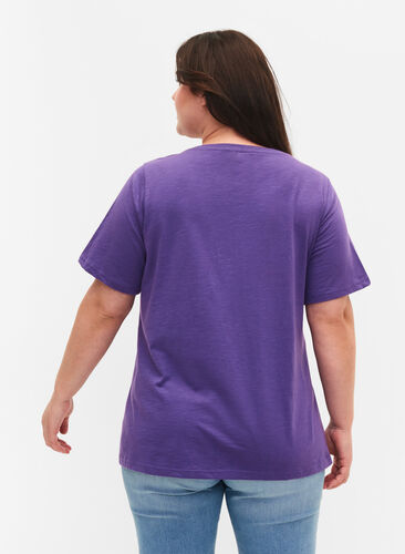 2 perus t-paitaa puuvillasta, Deep Lavender/Black, Model image number 1