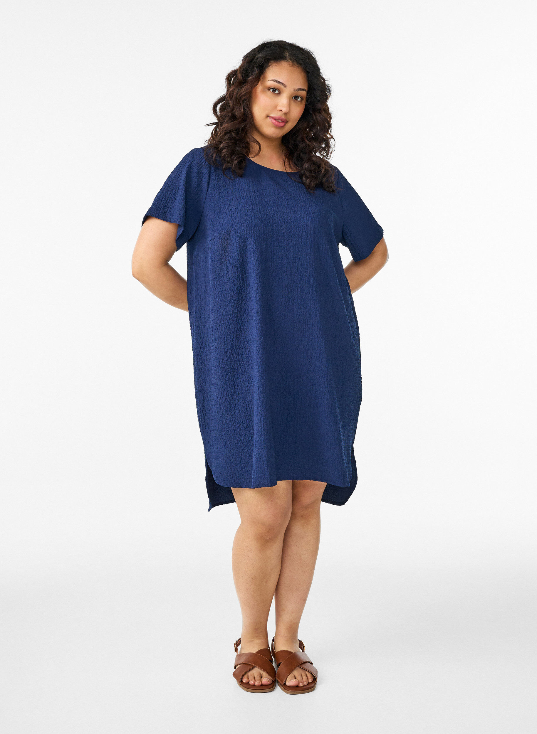 ZizziLyhyt mekko, jossa on ryppyinen pinta ja lyhyet hihat, Sininen, Model image number 1