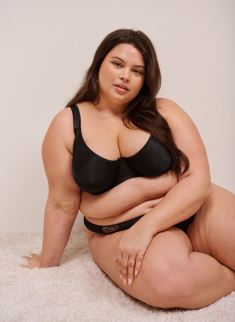 Korkeatuelliset rintaliivit topatuilla kupeilla, Musta, Image image number 0