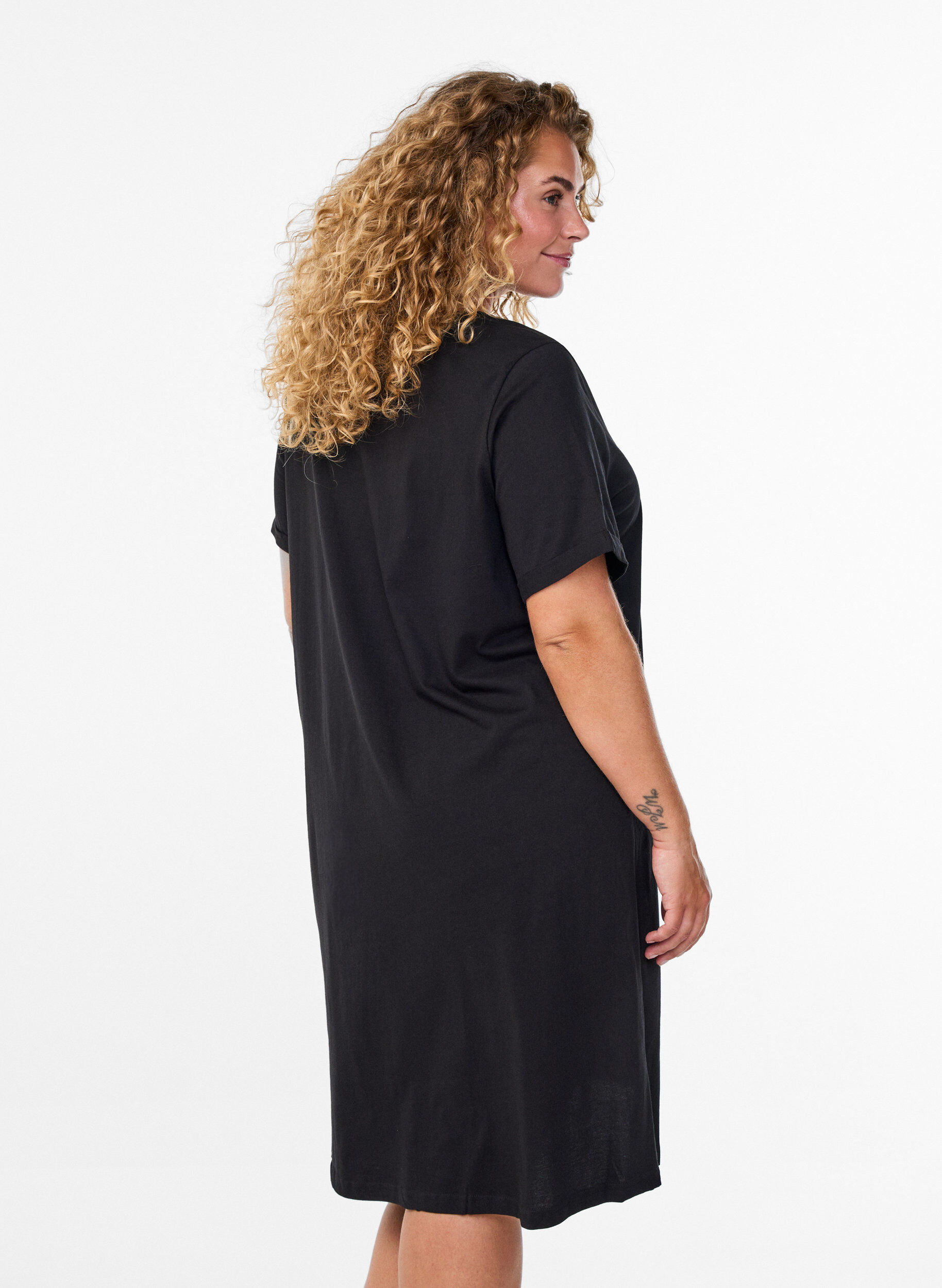 ZizziLyhythihainen y&ouml;paita luomupuuvillaa, Musta, Model image number 2