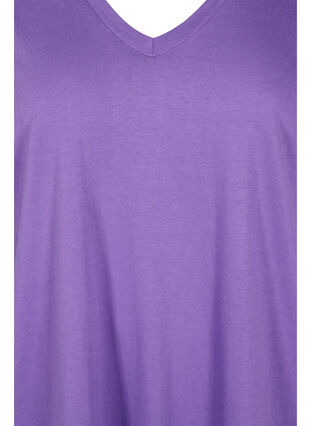 Yksivärinen oversize t-paita v-pääntiellä, Deep Lavender, Packshot image number 2