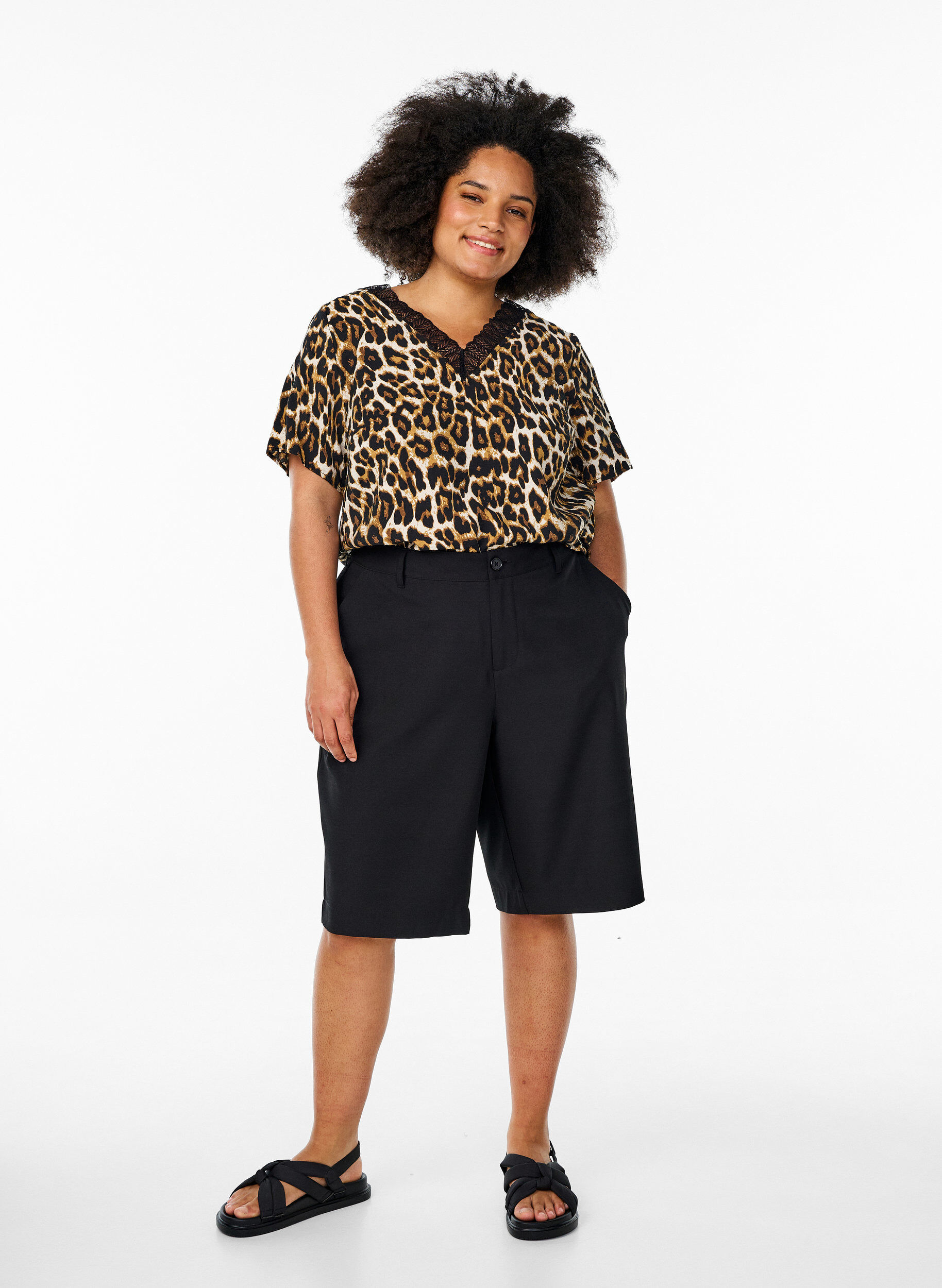 Zizzi Lyhythihainen viskoosipusero, jossa on pitsikoristeet, Ruskea, Model image number 1