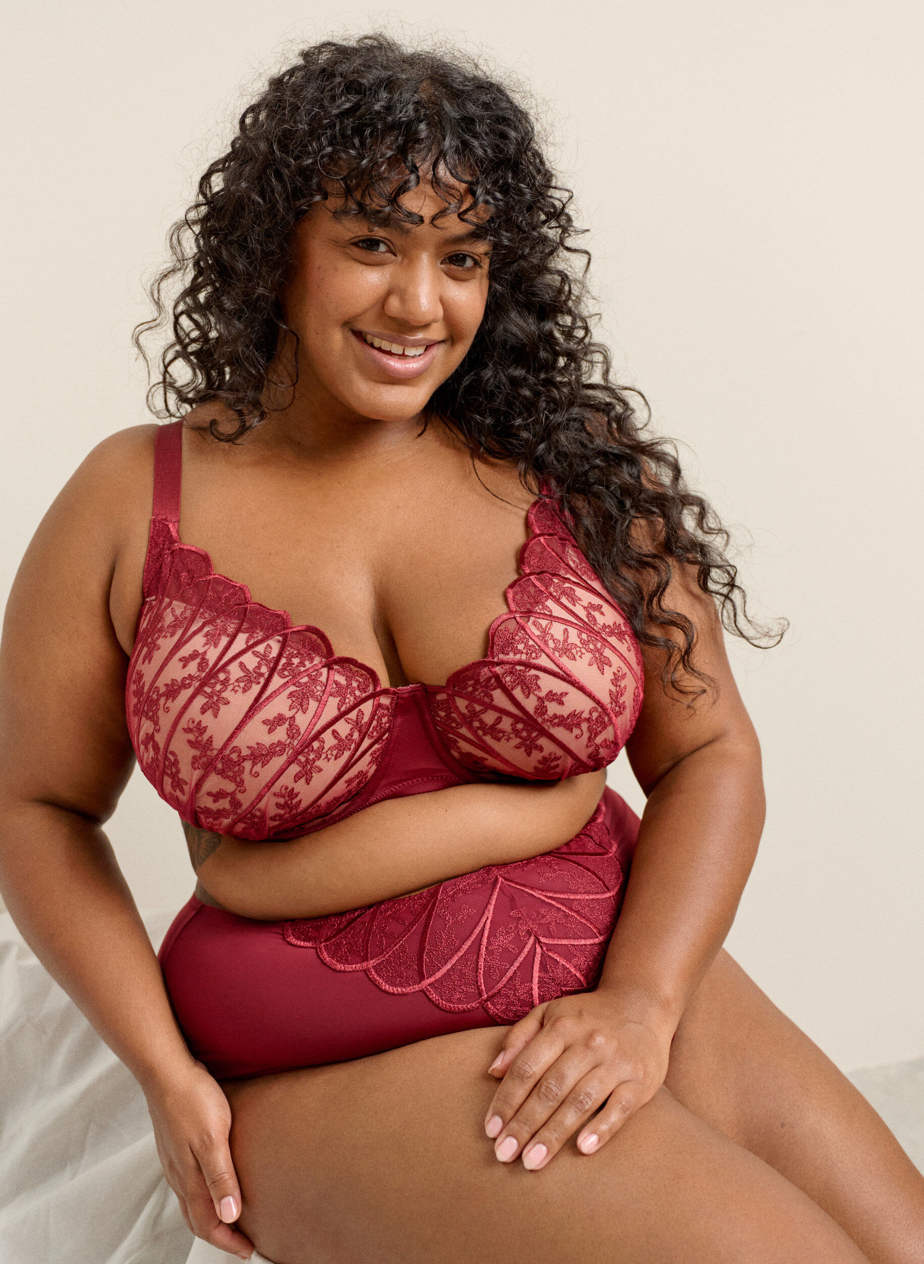 Zizzi Hipsterstringit mikrokuidusta pitsiyksityiskohdilla, Tumma Bordeaux, Image image number 0