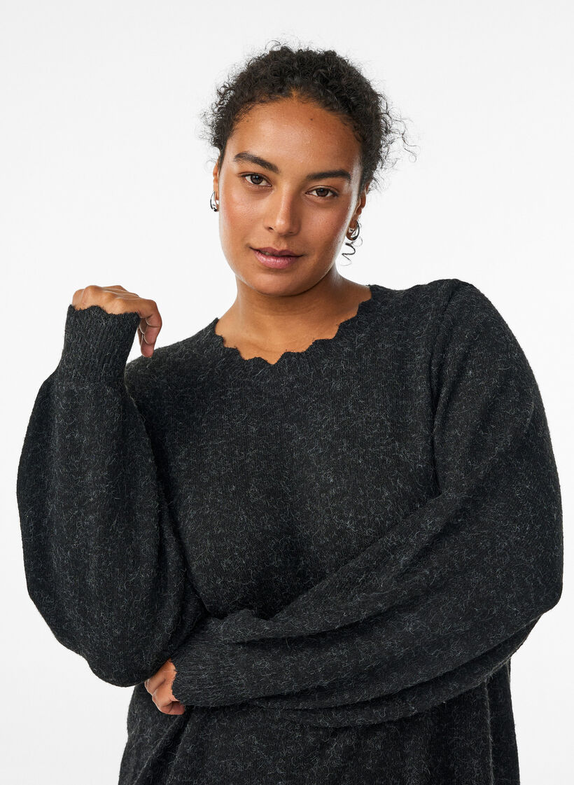 Lyhyt neulemekko aaltoilevalla helmalla ja halkioilla, Harmaa, Model image number 2