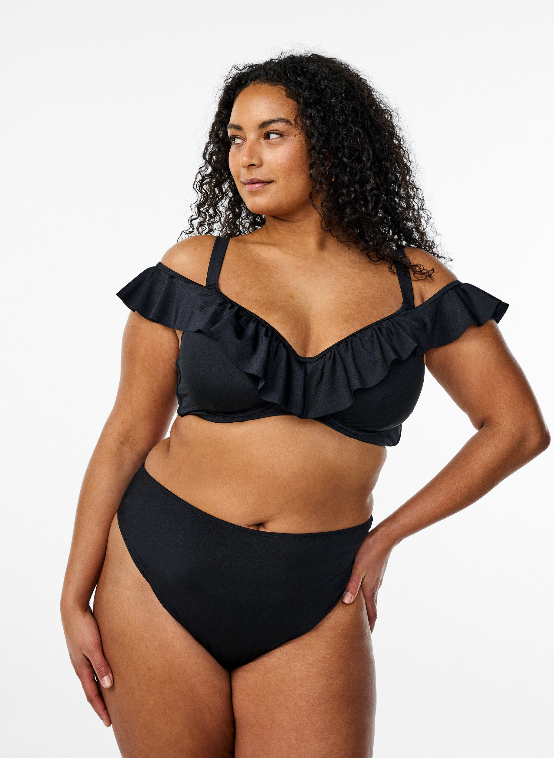 Zizzi R&ouml;yhel&ouml;inen bikiniliivit kaarituilla, Musta, Model image number 1