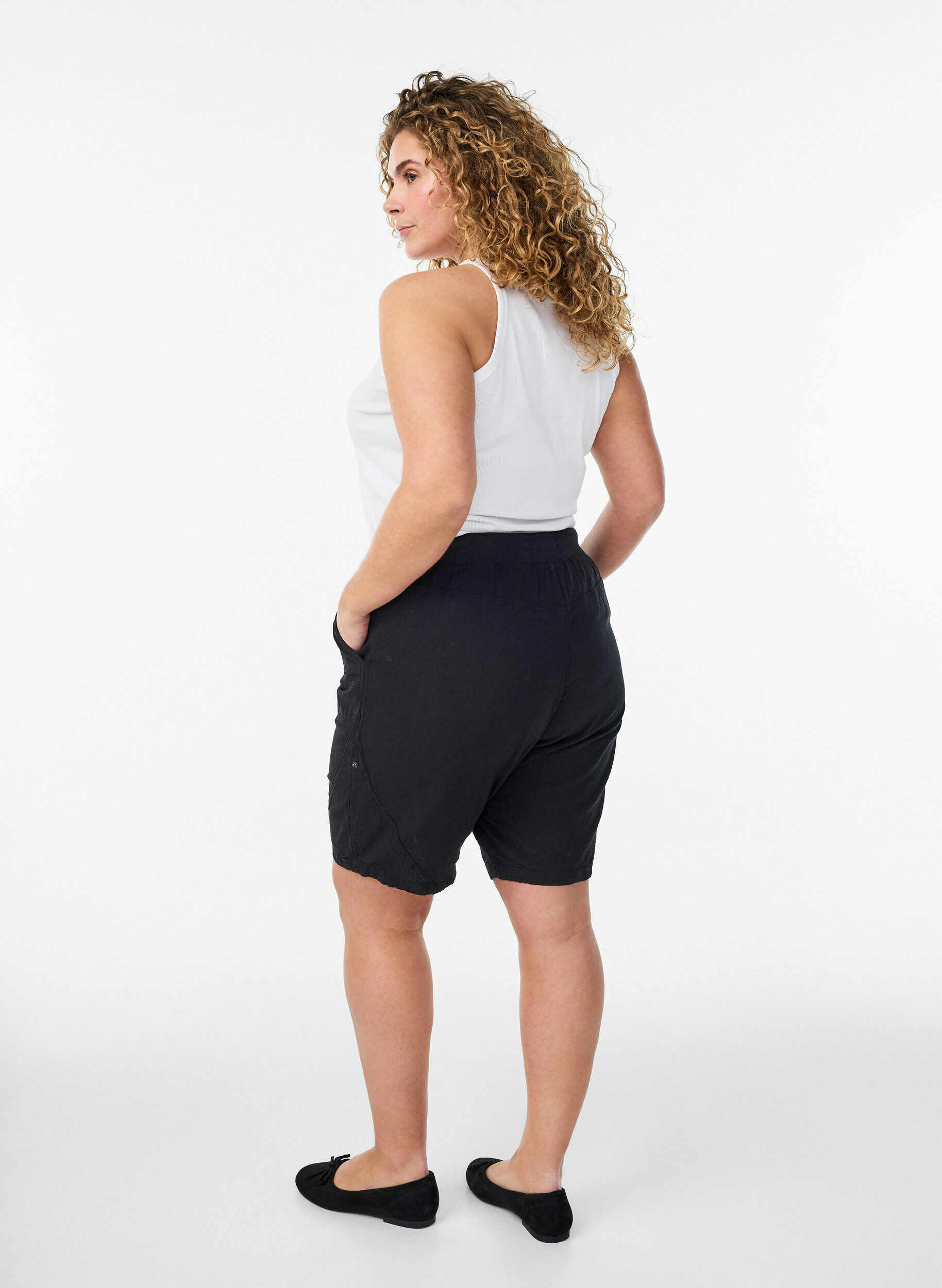 ZizziV&auml;lj&auml;t puuvillashortsit taskuilla, Musta, Model image number 2