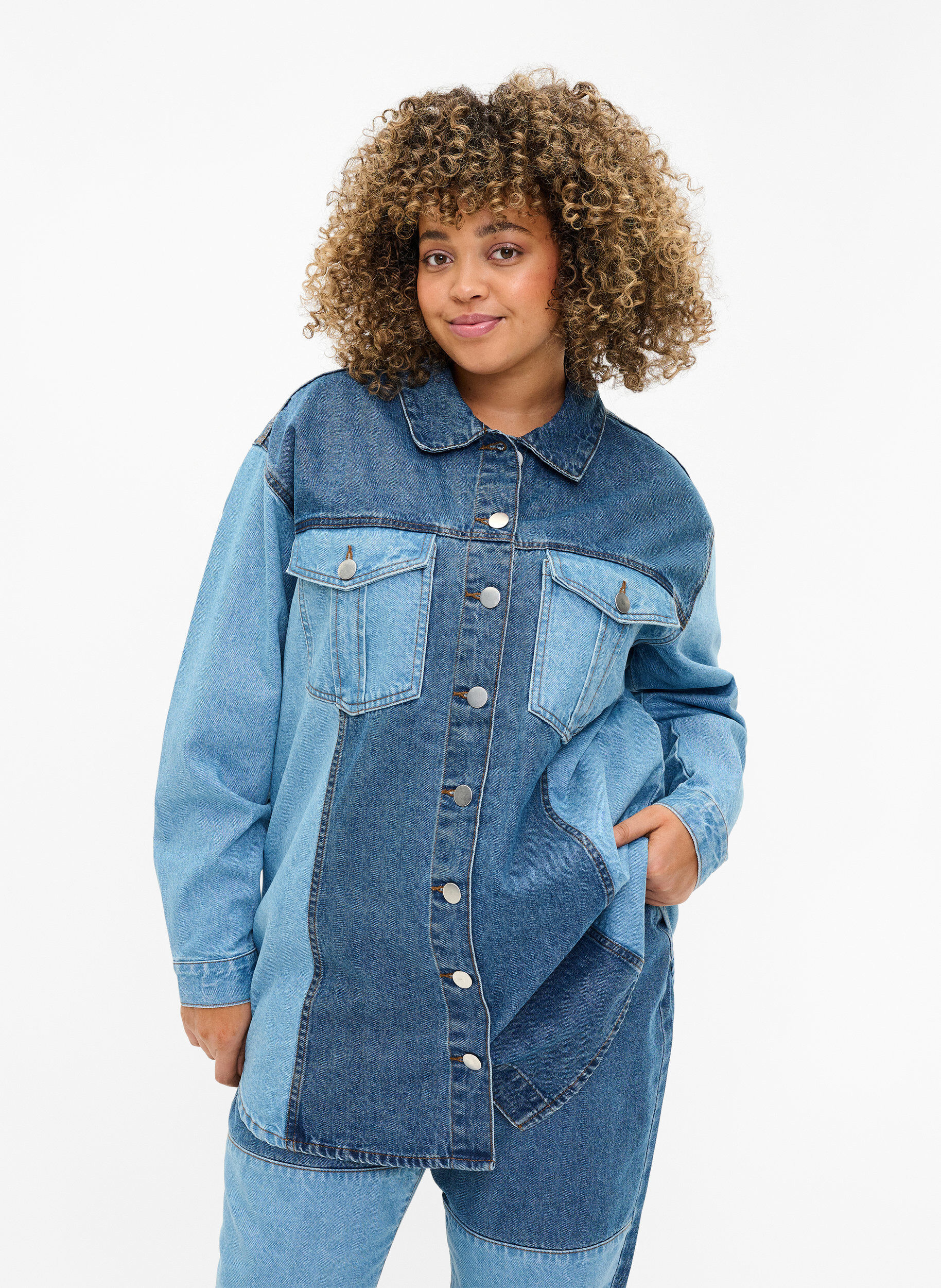Zizzi V&auml;riblokki-farkkutakki, Light Blue Denim, Model image number 0