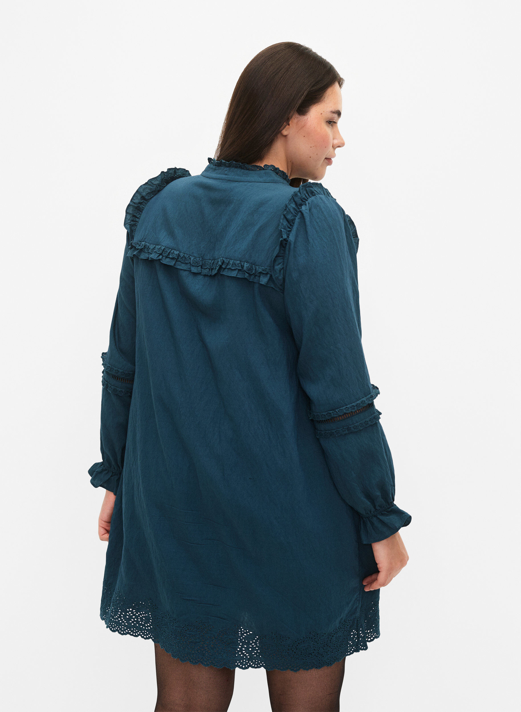 Zizzi Viskoosimekko, jossa on broderie anglaise - ja r&ouml;yhel&ouml;koristeita., Reflecting Pond, Model image number 1