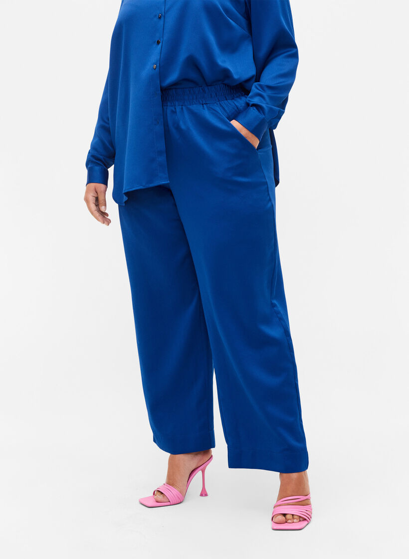 Väljät kevyesti kiiltävät housut leveillä lahkeilla , Surf the web, Model image number 1