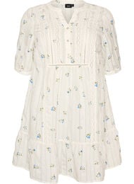 Lyhyt viskoosimekko pitsikoristeilla ja A-linjaisella leikkauksella, Vanilja