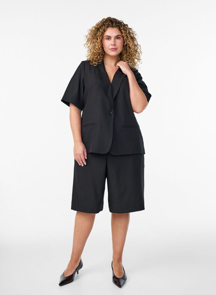 Bleiseri lyhyill&auml; hihoilla ja kaulusk&auml;&auml;nteill&auml;, Musta, Model image number 1