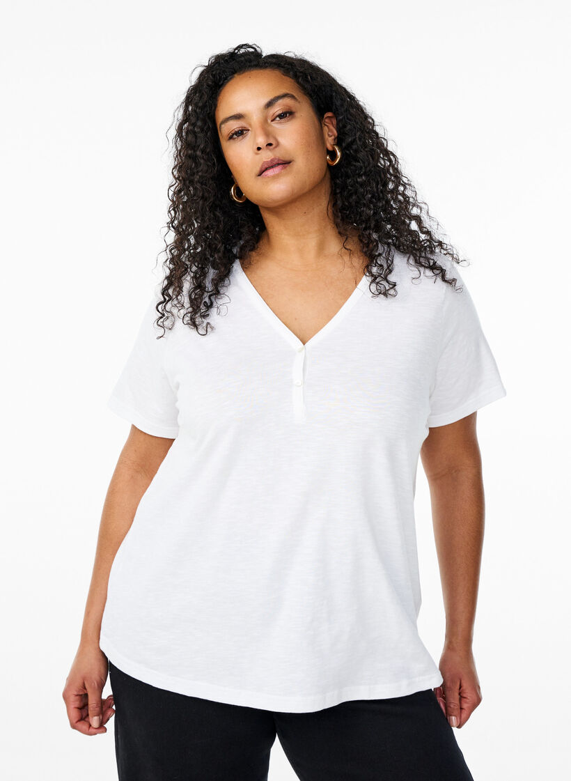 T-paita nappiyksityiskohdalla, Valkoinen, Model image number 0