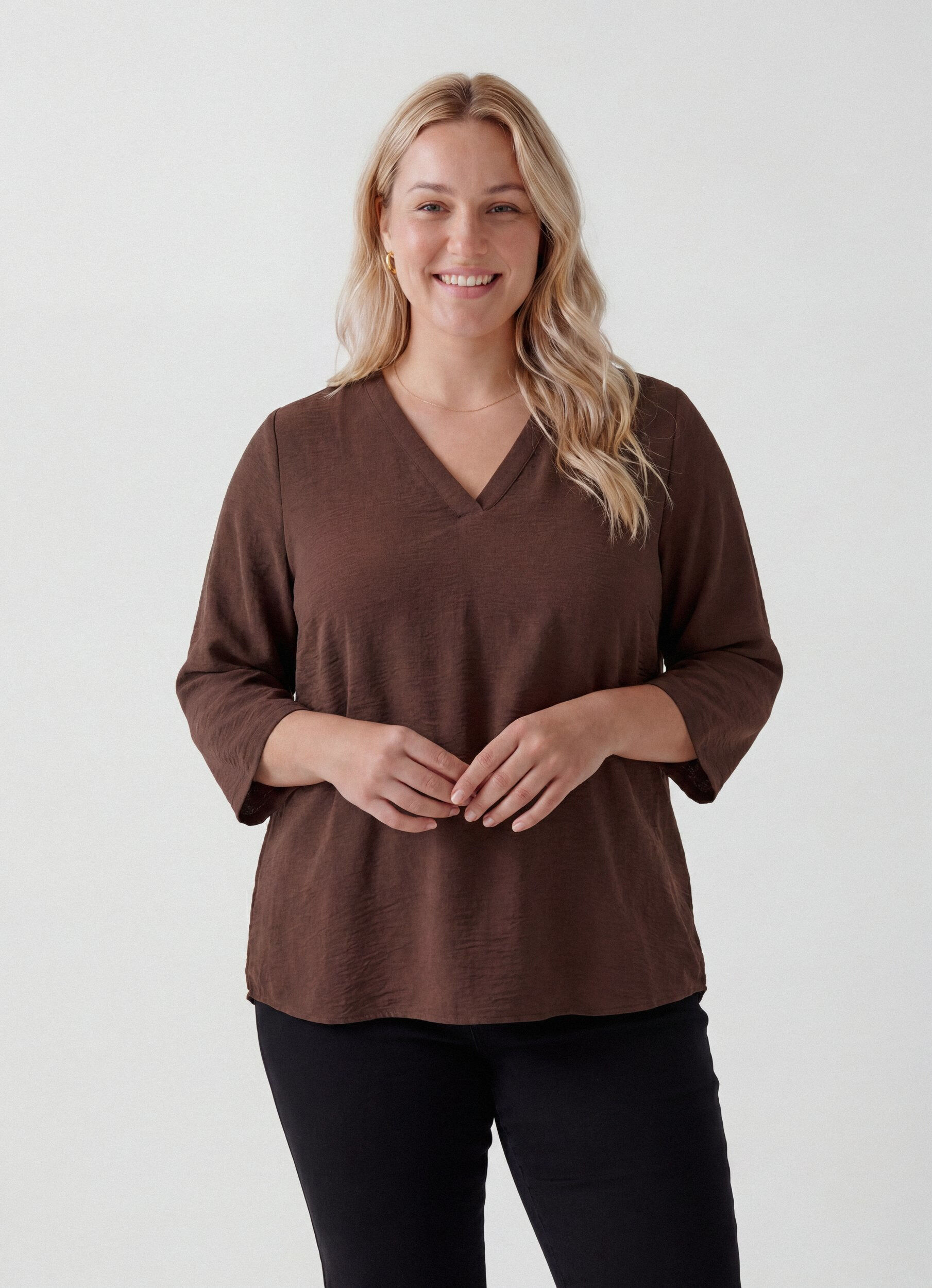 Pusero 3/4-hihoilla, Ruskea, Model