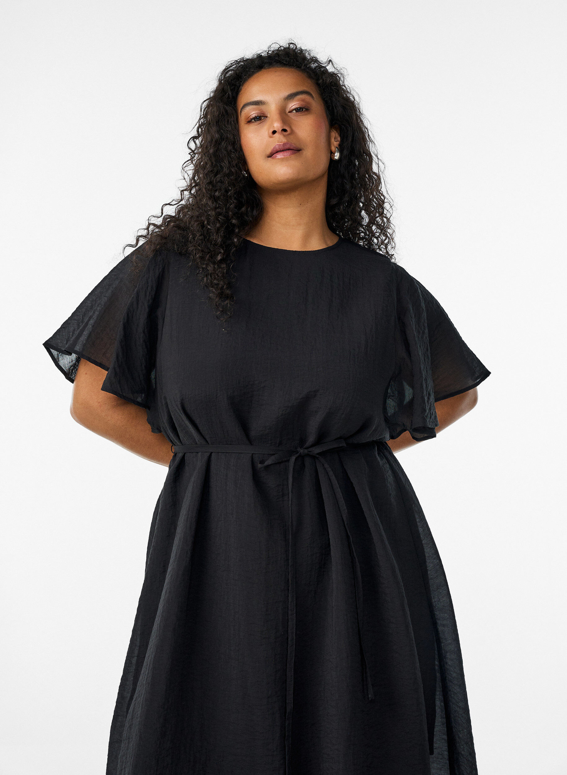 ZizziNilkkapituinen mekko, jossa on hulmuavat hihat ja solmittava vy&ouml;t&auml;r&ouml;, Musta, Model image number 2