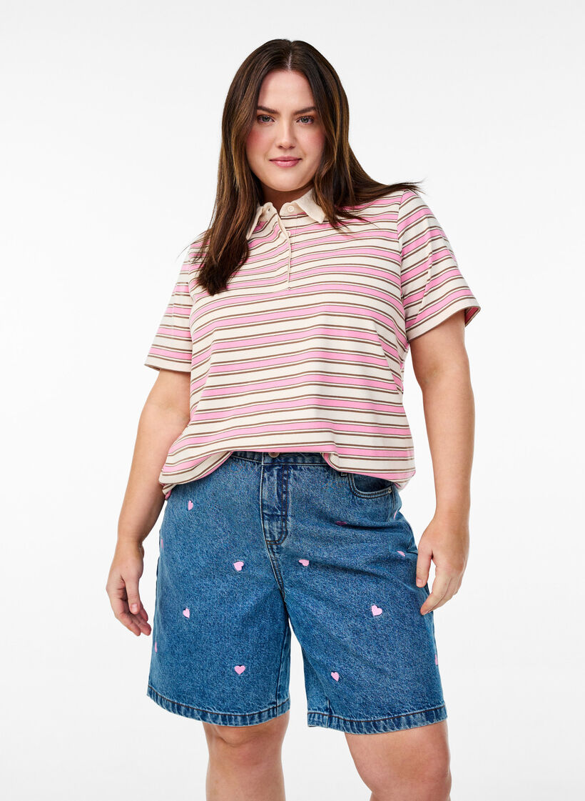 Korkeavy&ouml;t&auml;r&ouml;iset farkkushortsit, joissa on kirjailtuja syd&auml;mi&auml;, Sininen, Model image number 0