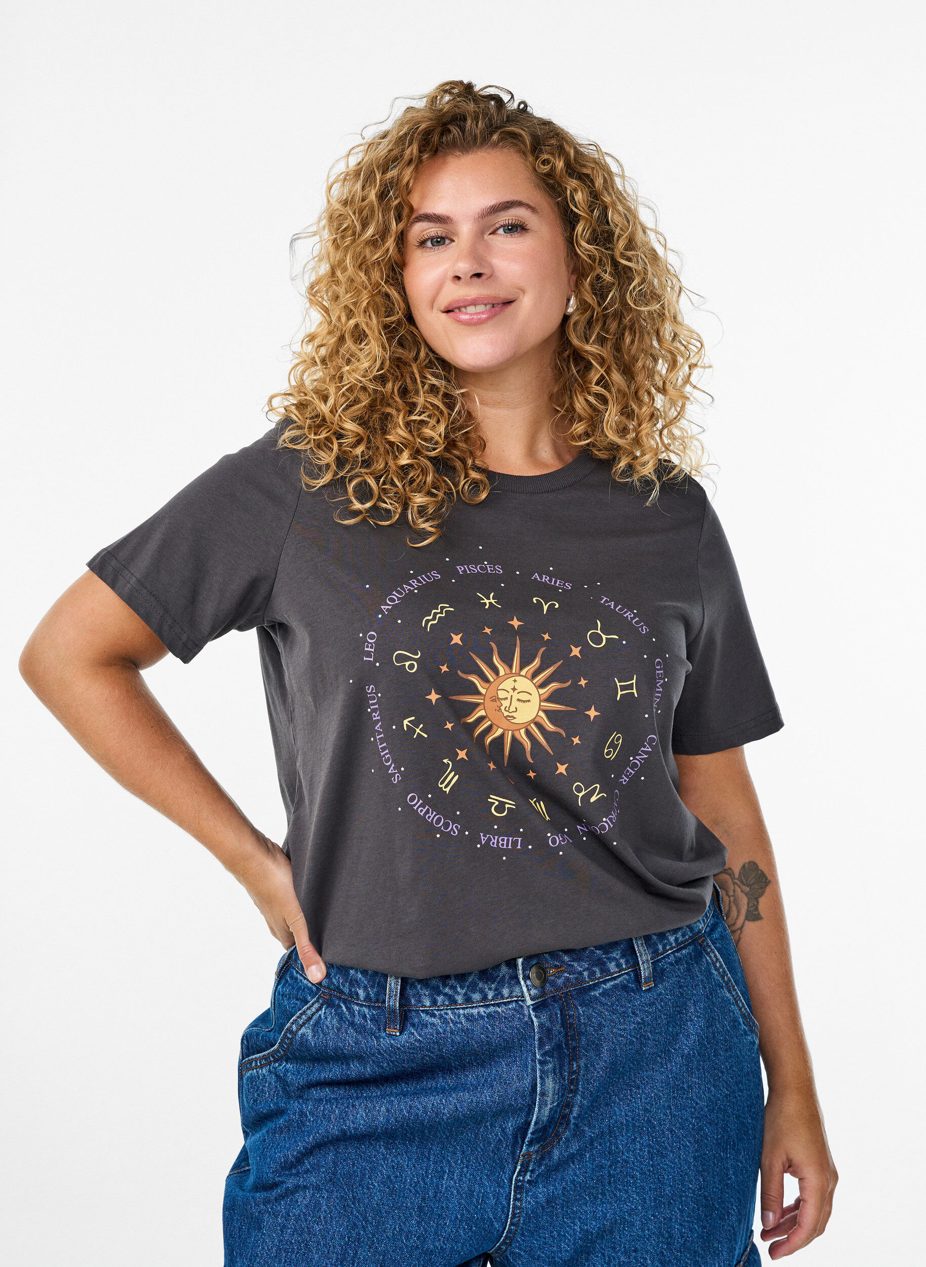 Zizzi Puuvilla T-paita etupainatuksella, Harmaa, Model image number 0