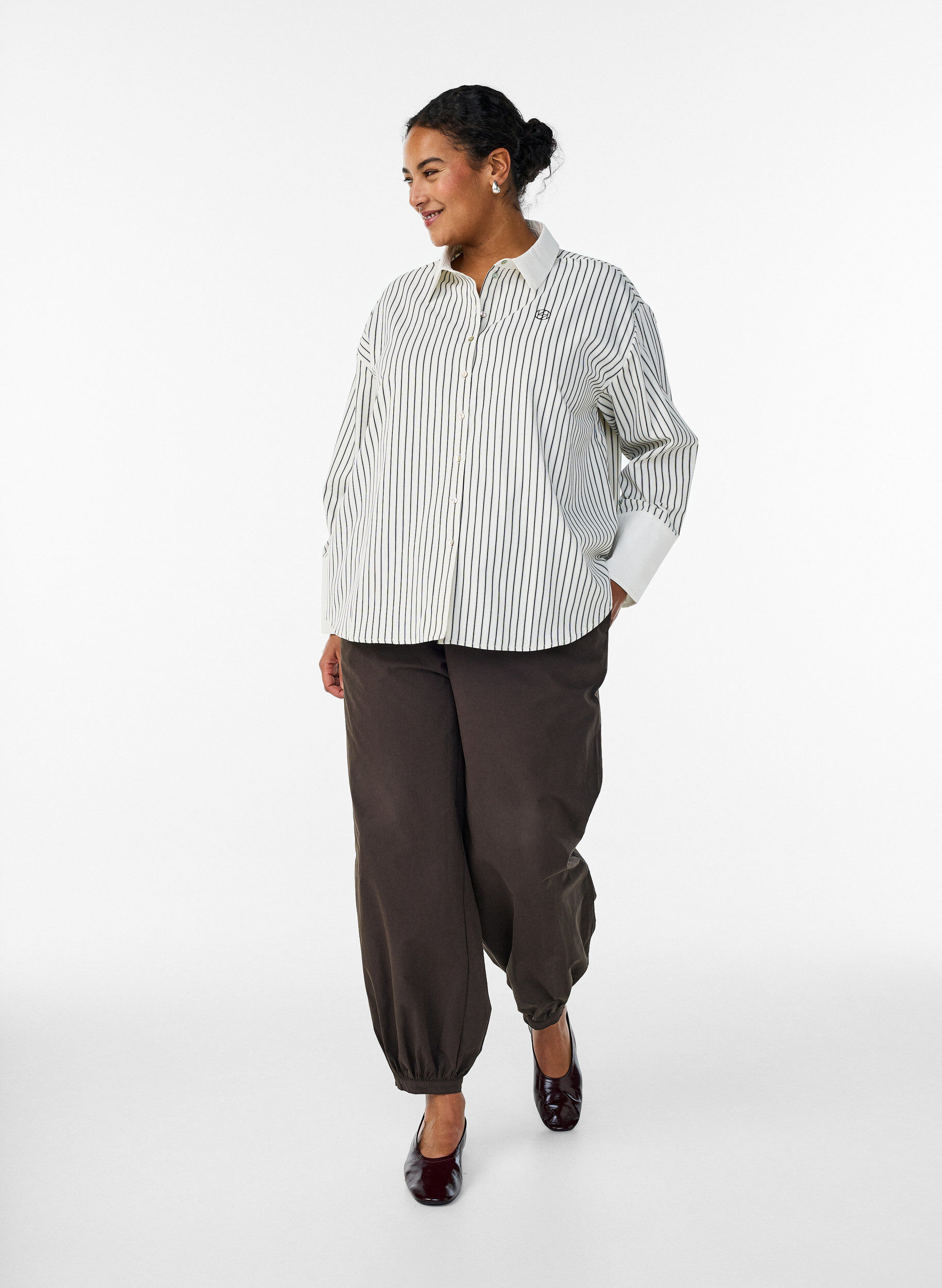 Zizzi Rento raidallinen paita leveill&auml; kalvosimilla, Valkoinen, Model image number 1