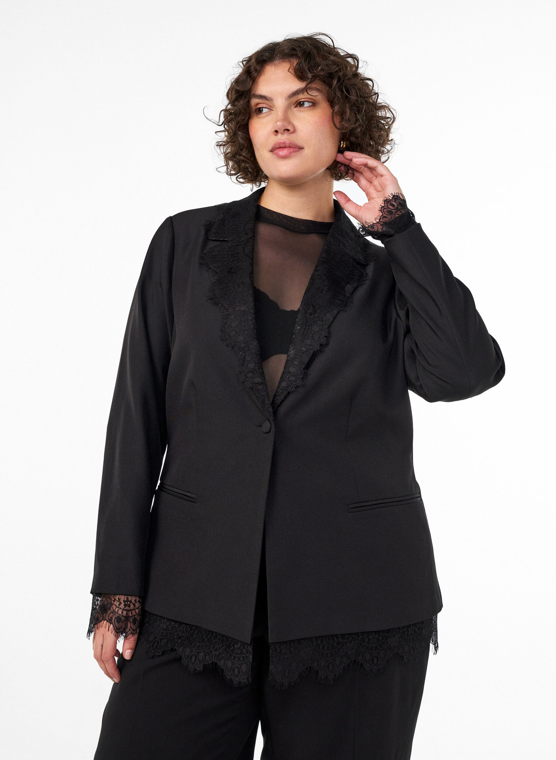ZizziBleiseri pitsireunuksella, Musta, Model image number 0