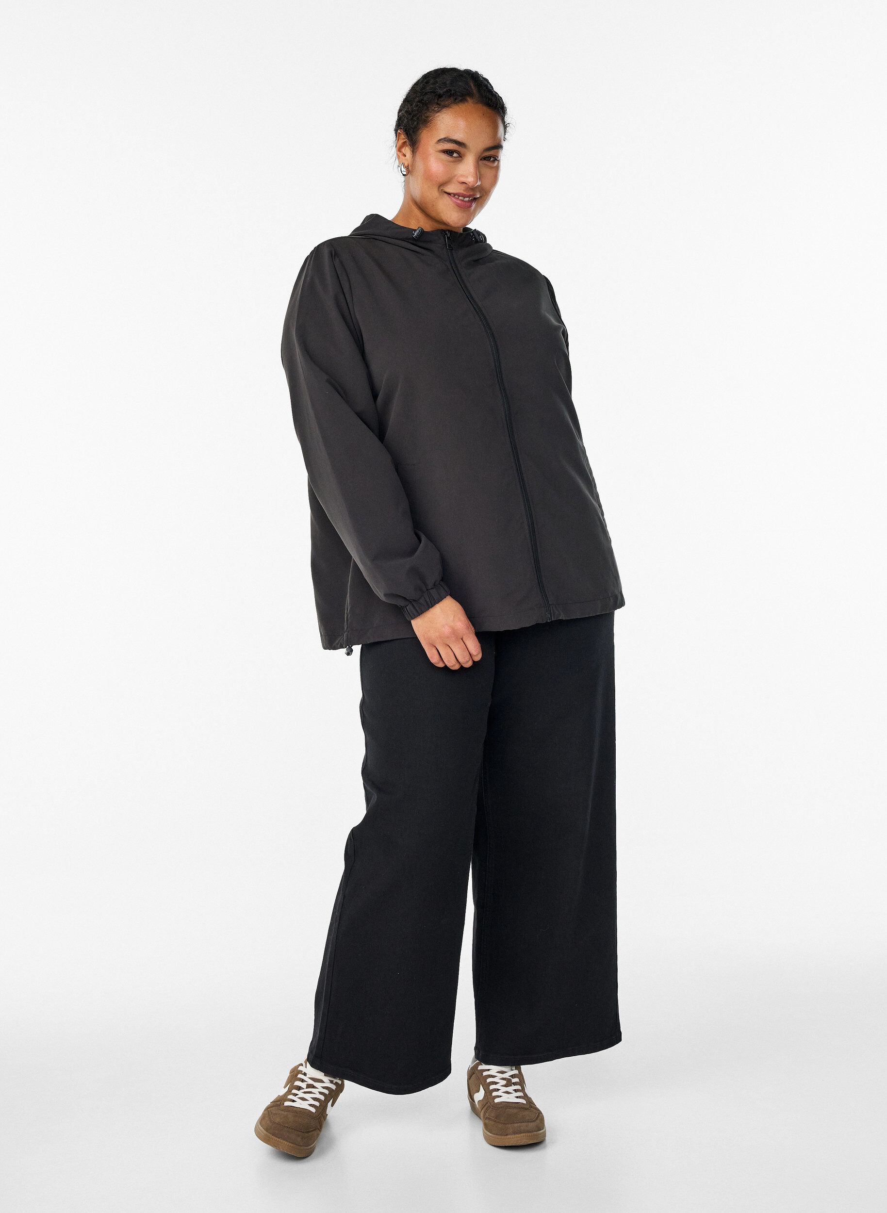 Zizzi Kevyt takki hupulla ja vetoketjulla, Musta, Model image number 1