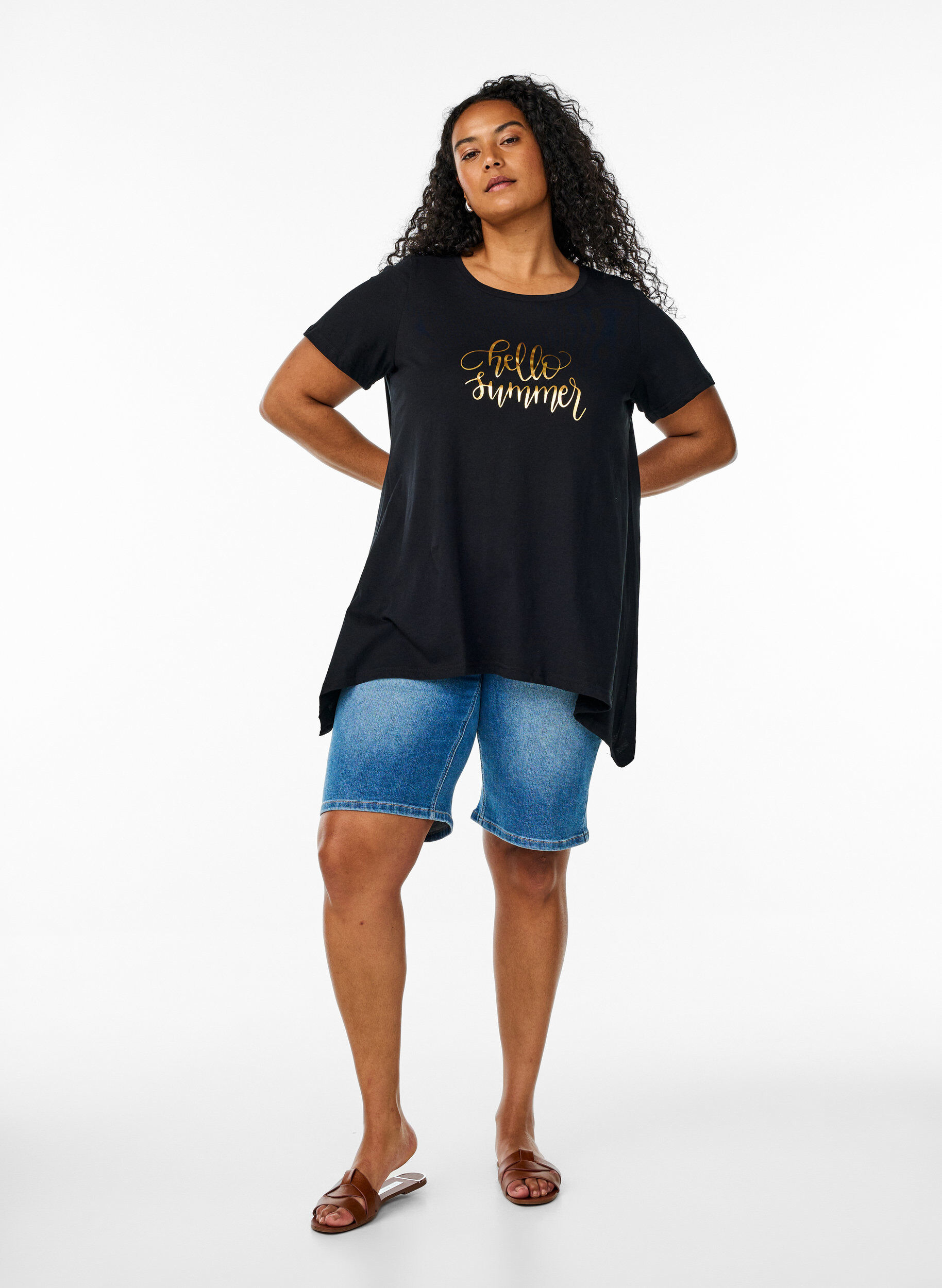 Zizzi T-paita py&ouml;re&auml;ll&auml; p&auml;&auml;ntiell&auml; ja A-linjaisella mallilla, Musta, Model image number 1