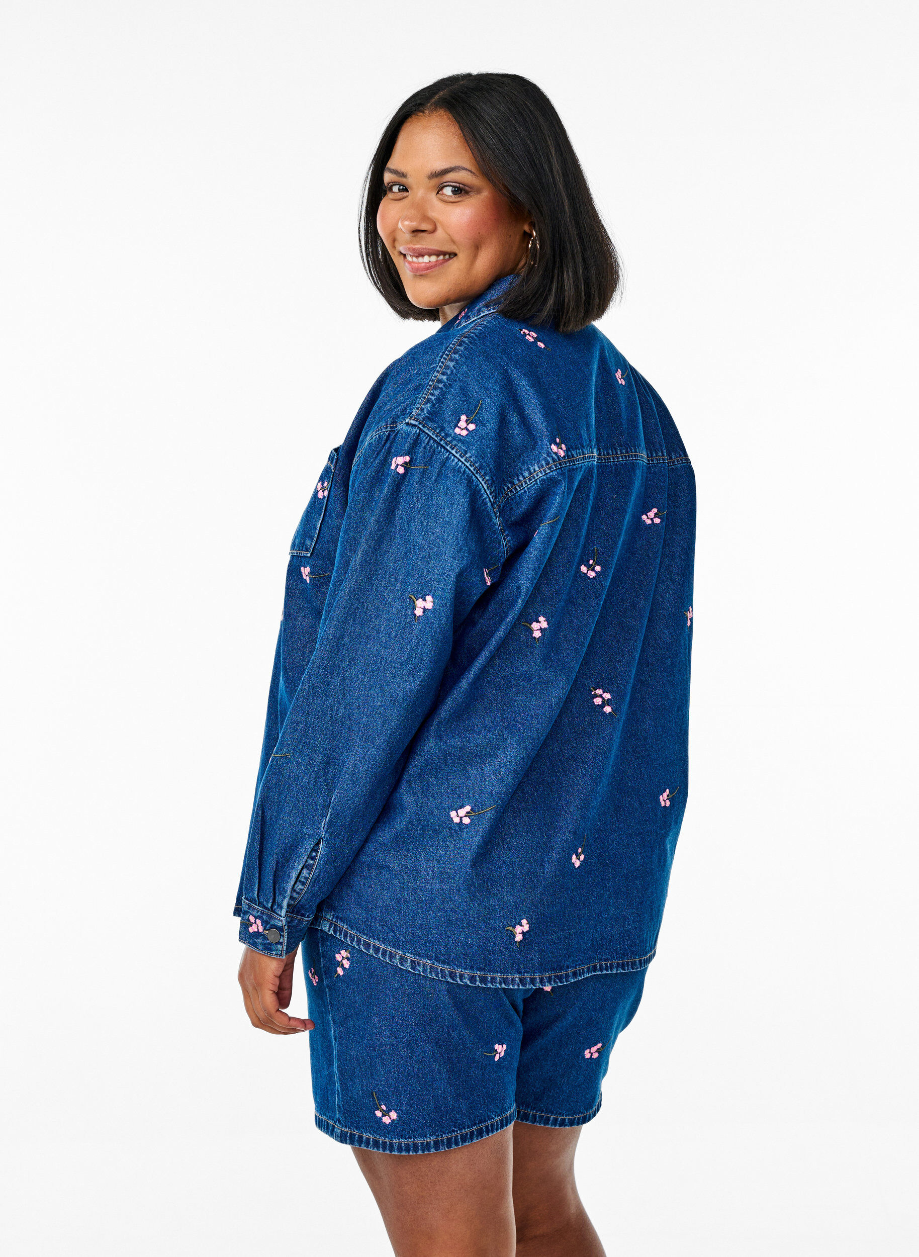 Zizzi Kirjailut denimshortsit, Sininen, Model image number 2