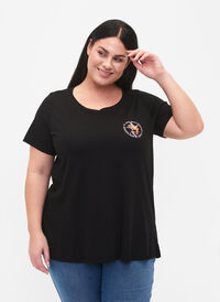 Puuvillainen t-paita painatuksella , Black W. Chest print, Model